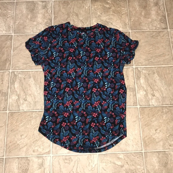 Hollister Other - Floral Hollister short sleeve tee